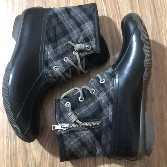 Sperry Plaid Duck Waterproof Boots Black Gray Women’s Size 8 - Picture 2 of 7